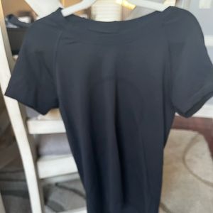 Lululemon Swifly Tech Shirt Race length Size 2 Worn twice Hung to dry